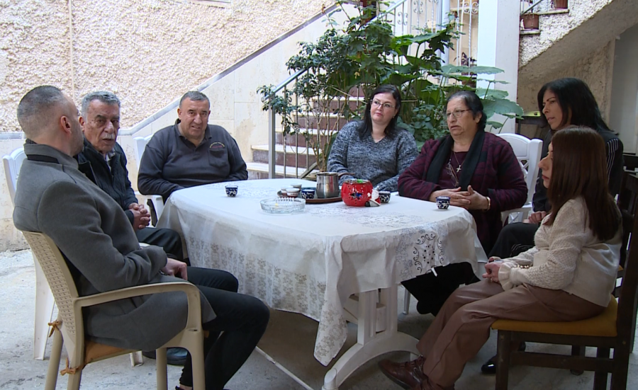 شاهد : انا بنادم كامل ومش نص